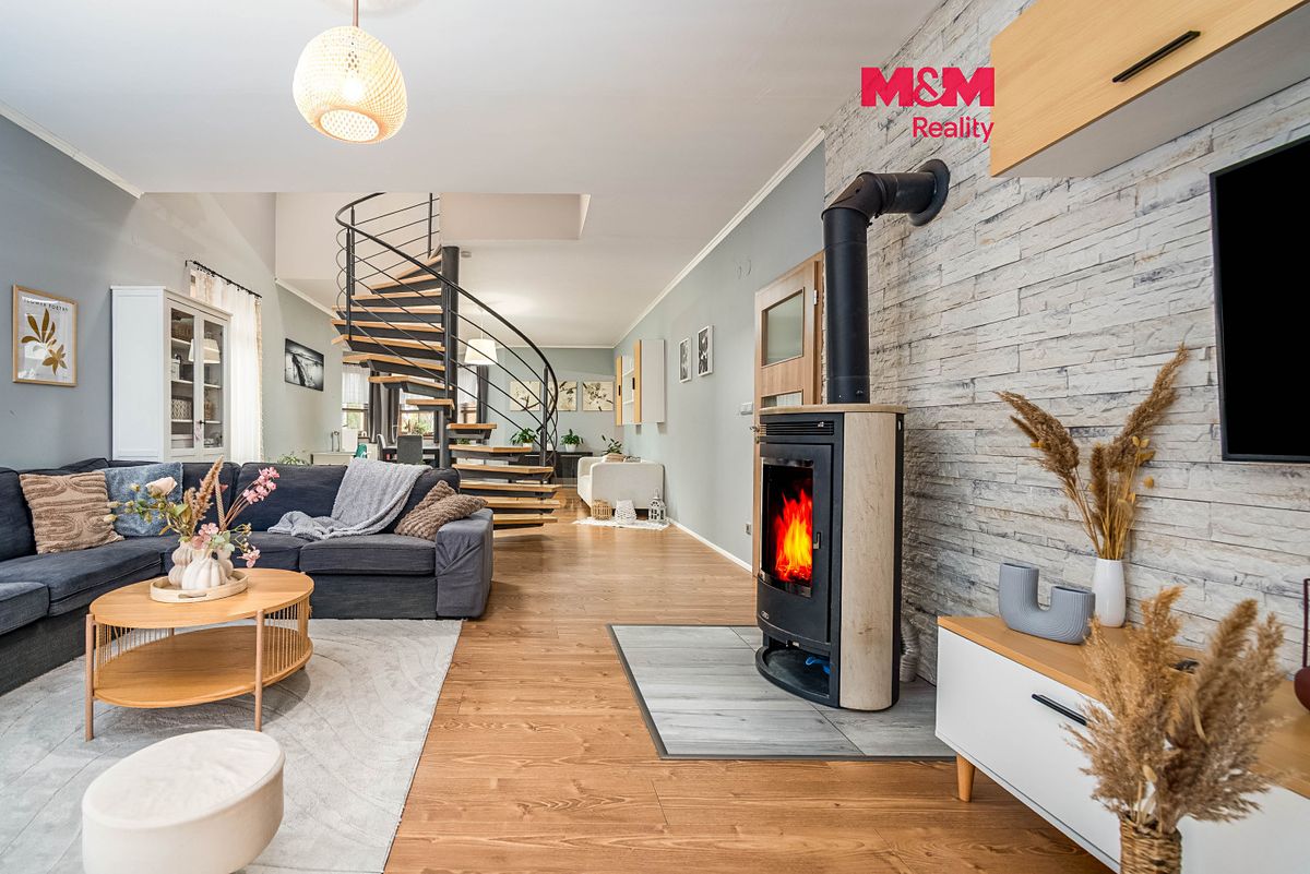 Prodej rodinného domu 187 m², pozemek 875 m²